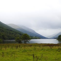 Ecosse au pied des montagnes