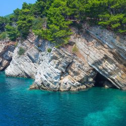 3700 - TOURISME SOLIDAIRE AU MONTENEGRO - 1