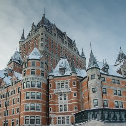 Architektur im verschneiten Québec